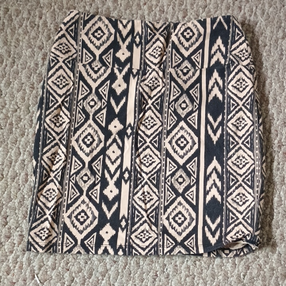 Geometric Patterned Skirt in Black and Cream